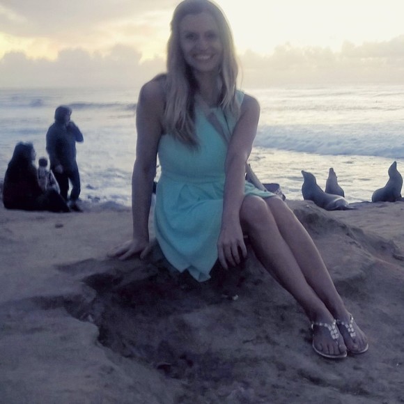 Meet your Posher, Lisa - Picture 1 of 3